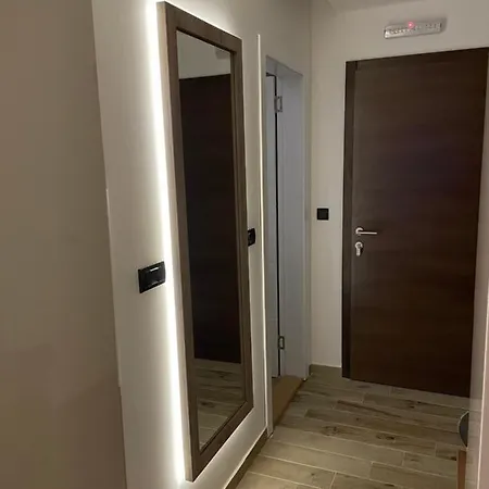 Apartment Nlux And